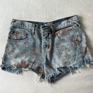 Free people floral Jean shorts size 26